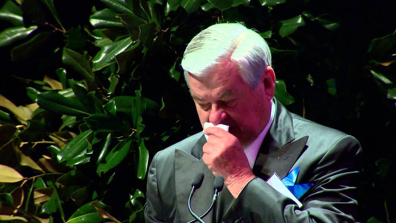 Panthers owner Jerry Richardson cries talking about domestic violence